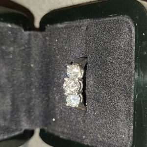 1.50 cttw 3 diamond ring 💍